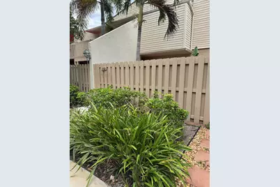 612 Executive Center Drive #102, West Palm Beach, FL 33401 - Photo 1