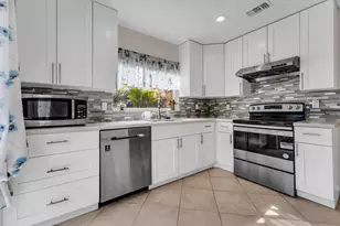 9855 NW 2nd Ct, Plantation, FL 33324 - Photo 7