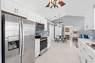 986 Cherry Ln, Wellington, FL 33414 - Photo 13