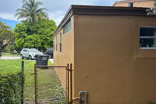 2114 Dewey St, Hollywood, FL 33020 - Photo 17