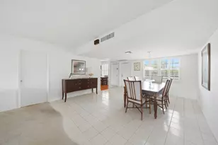 3800 Oaks Clubhouse Dr, Pompano Beach, FL 33069 - Photo 9