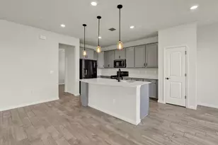 10484 SW Captiva Dr, Port Saint Lucie, FL 34987 - Photo 9