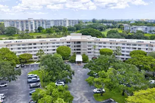 3900 Oaks Clubhouse Dr, Pompano Beach, FL 33069 - Photo 35