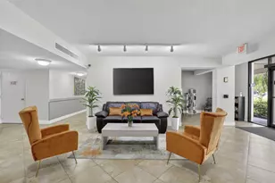 3900 Oaks Clubhouse Dr, Pompano Beach, FL 33069 - Photo 5