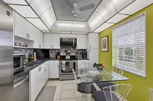 3900 Oaks Clubhouse Dr, Pompano Beach, FL 33069 - Photo 13