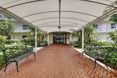 3900 Oaks Clubhouse Drive #410, Pompano Beach, FL 33069 - Photo 3
