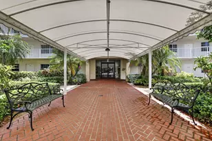 3900 Oaks Clubhouse Dr, Pompano Beach, FL 33069 - Photo 3