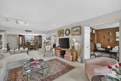 3900 Oaks Clubhouse Drive #410, Pompano Beach, FL 33069 - Photo 11