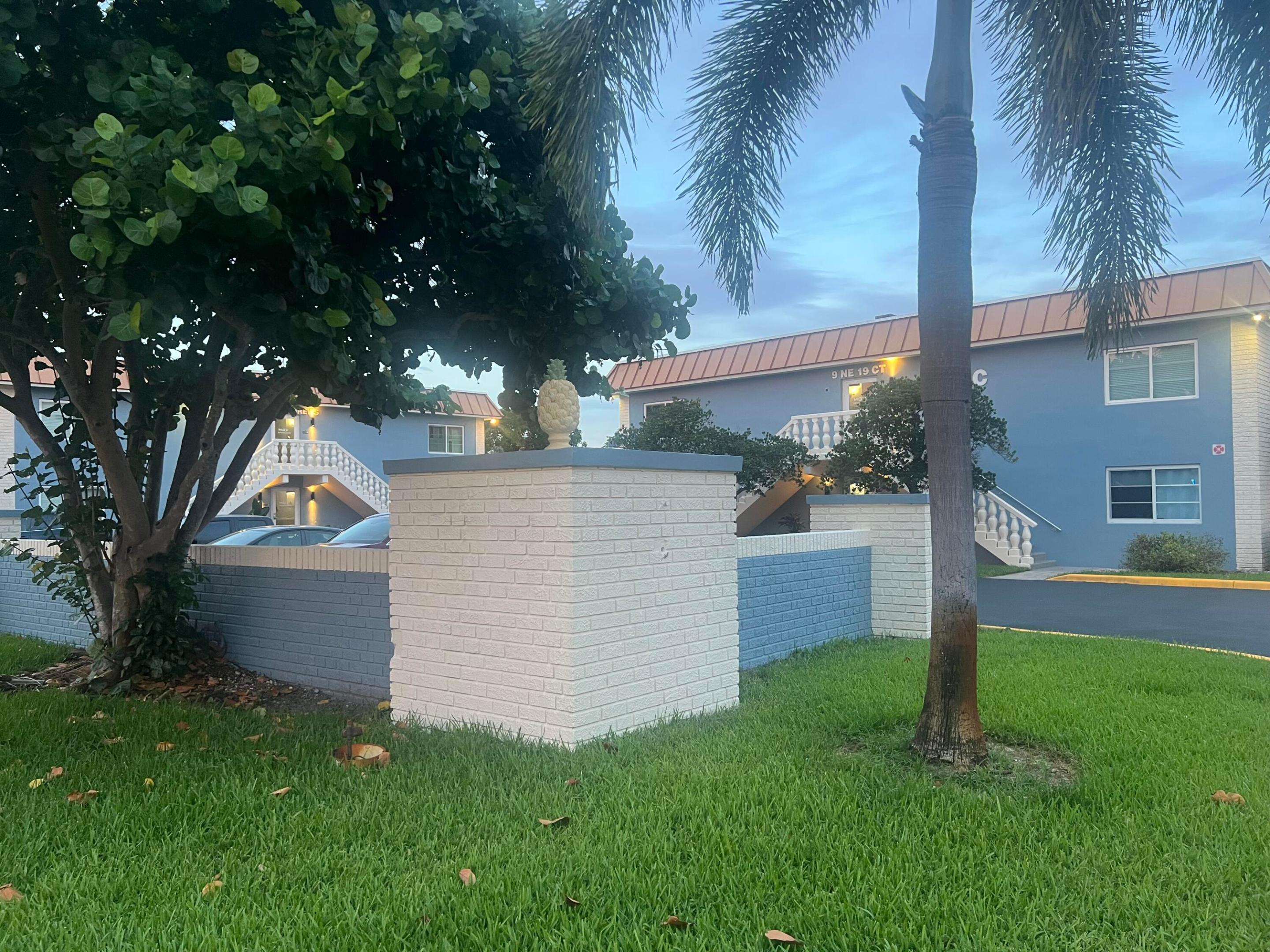 1950 N Andrews Ave #103d main architectural view