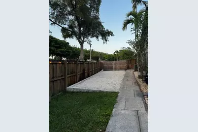 1630 NW 118th Avenue, Pembroke Pines, FL 33026 - Photo 11