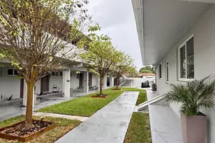 720 NE 7th St, Hallandale Beach, FL 33009 - Photo 21