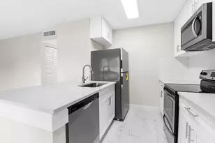 712 Meadows Cir, Boynton Beach, FL 33436 - Photo 7