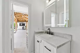 5900 Bayview Dr, Fort Lauderdale, FL 33308 - Photo 23