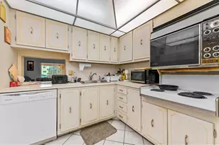 2615 NE 3rd Ct, Boynton Beach, FL 33435 - Photo 5