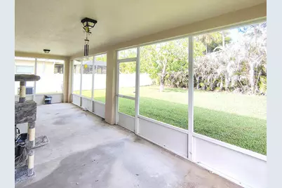 386 Lexington Avenue SW, Vero Beach, FL 32962 - Photo 9