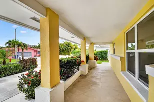 1221 Singer Dr, Singer Island, FL 33404 - Photo 19