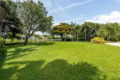 10251 N Lake Vista Circle, Davie, FL 33328 - Photo 9