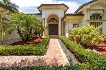 10251 N Lake Vista Circle, Davie, FL 33328 - Photo 3