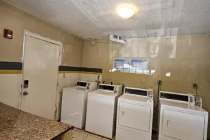 13695 NE 3rd Ct, North Miami, FL 33161 - Photo 15