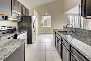 11526 NW 5th St, Coral Springs, FL 33071 - Photo 9