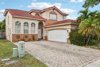 405 E Royal Cove Circle, Davie, FL 33325 - Photo 1