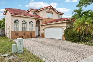 405 E Royal Cove Cir, Davie, FL 33325 - Photo 1