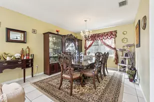 405 E Royal Cove Cir, Davie, FL 33325 - Photo 9