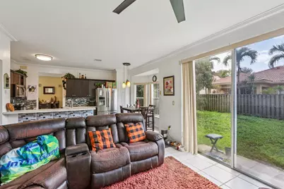 405 E Royal Cove Circle, Davie, FL 33325 - Photo 17