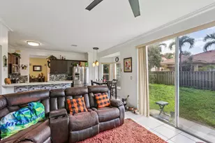 405 E Royal Cove Cir, Davie, FL 33325 - Photo 17