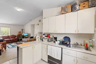 8039 Lake Dr, Doral, FL 33166 - Photo 27