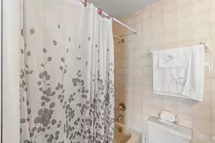 8039 Lake Dr, Doral, FL 33166 - Photo 21