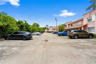 8039 Lake Dr, Doral, FL 33166 - Photo 35