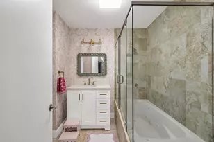 2010 NE 32nd St, Lighthouse Point, FL 33064 - Photo 17