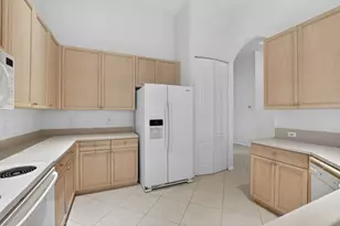 10060 Armani Dr, Boynton Beach, FL 33437 - Photo 21