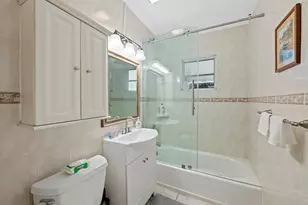 310 NE 6th St, Hallandale Beach, FL 33009 - Photo 5