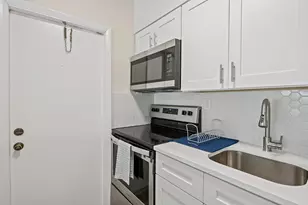 310 NE 6th St, Hallandale Beach, FL 33009 - Photo 13