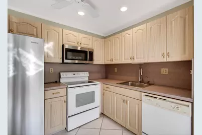 95 Burgundy B, Delray Beach, FL 33484 - Photo 15