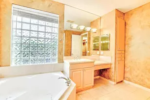 19474 Saturnia Lakes Dr, Boca Raton, FL 33498 - Photo 23