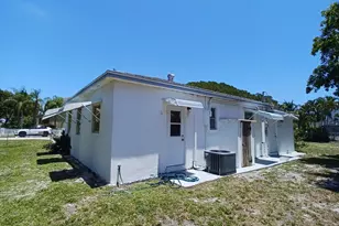 520 W Branch St, Lantana, FL 33462 - Photo 11