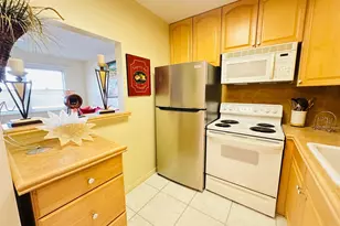 4038 Berkshire B, Deerfield Beach, FL 33442 - Photo 9