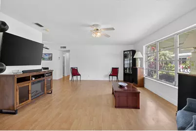 172 High Point Terrace W #D, Delray Beach, FL 33445 - Photo 3