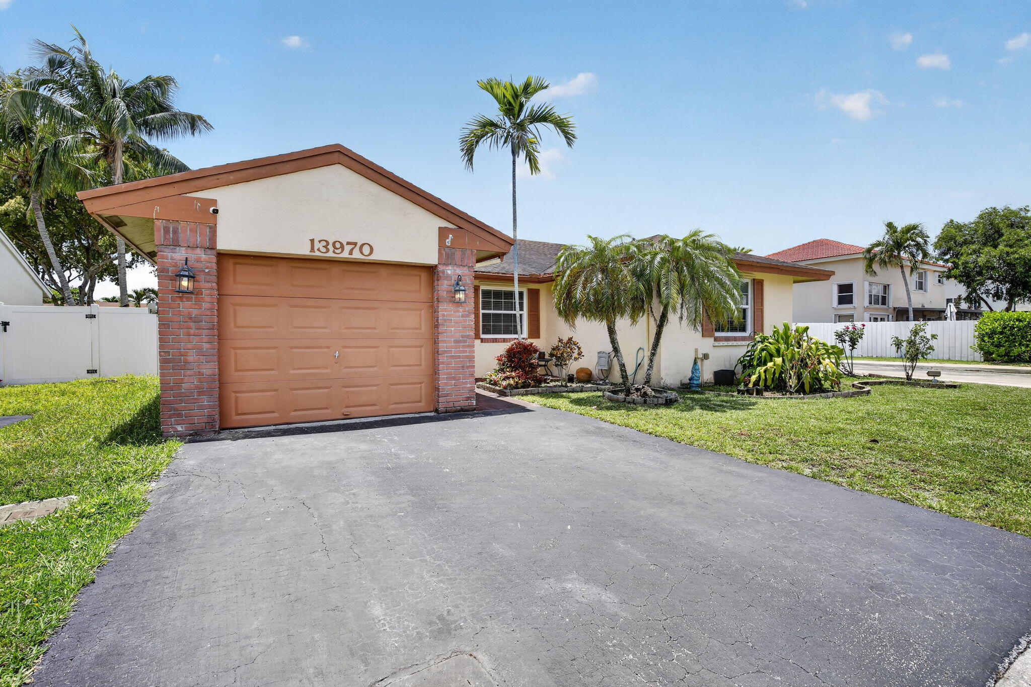 13970 Oaklawn Pl - 13970 Oaklawn Pl, Davie, FL 33325 Luxury Property | Jose Angel Pina