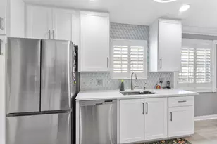 8210 St Johns Ct, Wellington, FL 33414 - Photo 7