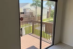 637 Executive Center Dr, West Palm Beach, FL 33401 - Photo 11
