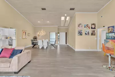 7640 NW 87th Avenue, Tamarac, FL 33321 - Photo 11