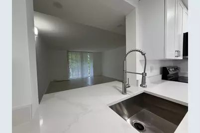 5220 Las Verdes Circle #317, Delray Beach, FL 33484 - Photo 3