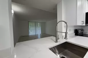 5220 Las Verdes Cir, Delray Beach, FL 33484 - Photo 3