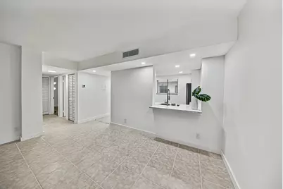 5220 Las Verdes Circle #317, Delray Beach, FL 33484 - Photo 9