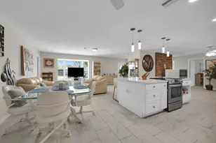 552 SW Eyerly Ave, Port Saint Lucie, FL 34983 - Photo 7