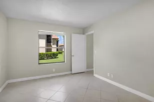 21911 Lake Forest Cir, Boca Raton, FL 33433 - Photo 19